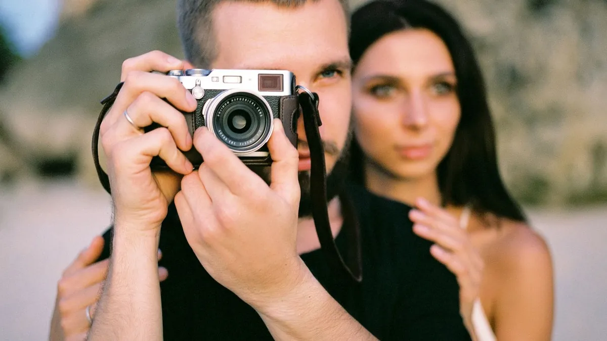 Couple Photo Pose Generator