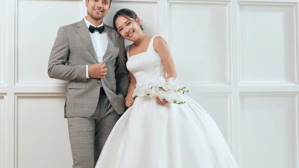 Engagement Shoot vs. Pre-Wedding Shoot: What's the Difference?