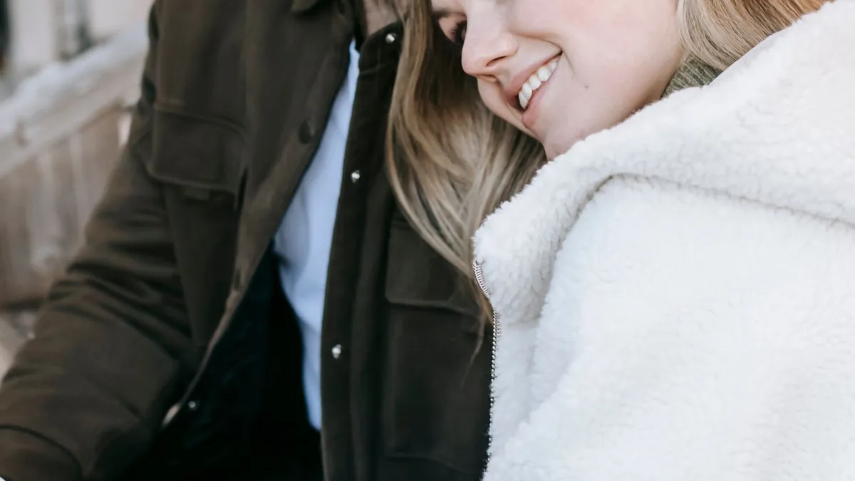 How to Pose as a Couple Without Looking Awkward