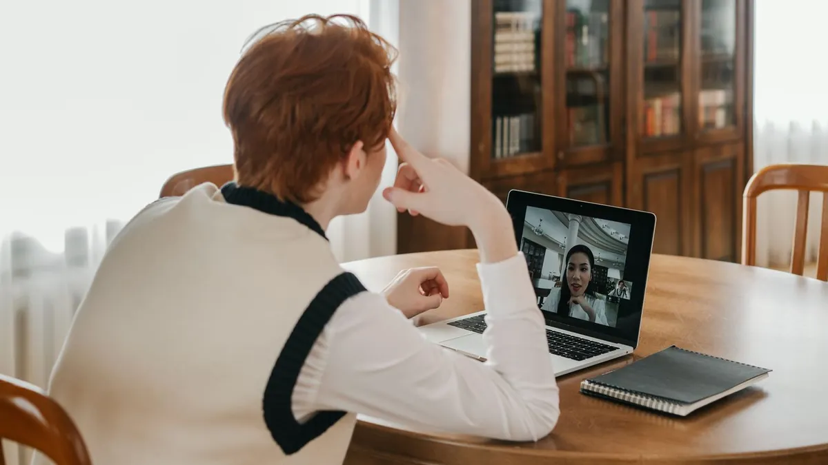 Long-Distance Couple Photo Ideas When You're Apart